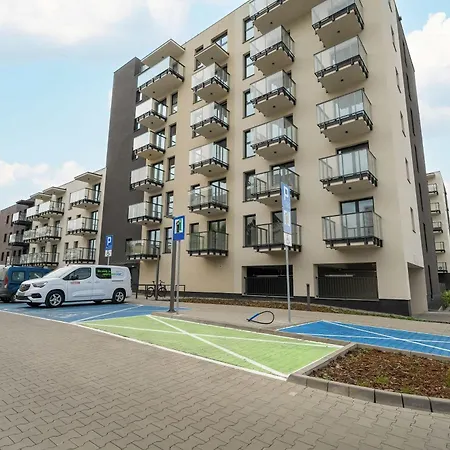 Tasteful With Parking And Gym By Renters פוזנן