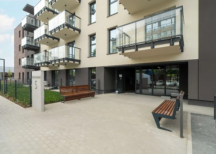 Tasteful With Parking And Gym By Renters *